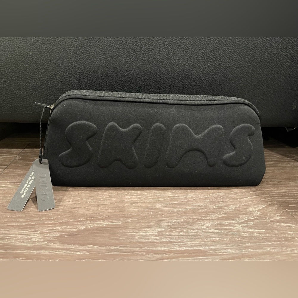 SKIMS Neoprene Clutch Zip Pouch